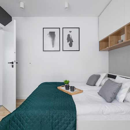 Elegant Apartment In Cracow With Balcony, Parking And Desk By Noclegi Renters Cracovie Extérieur photo