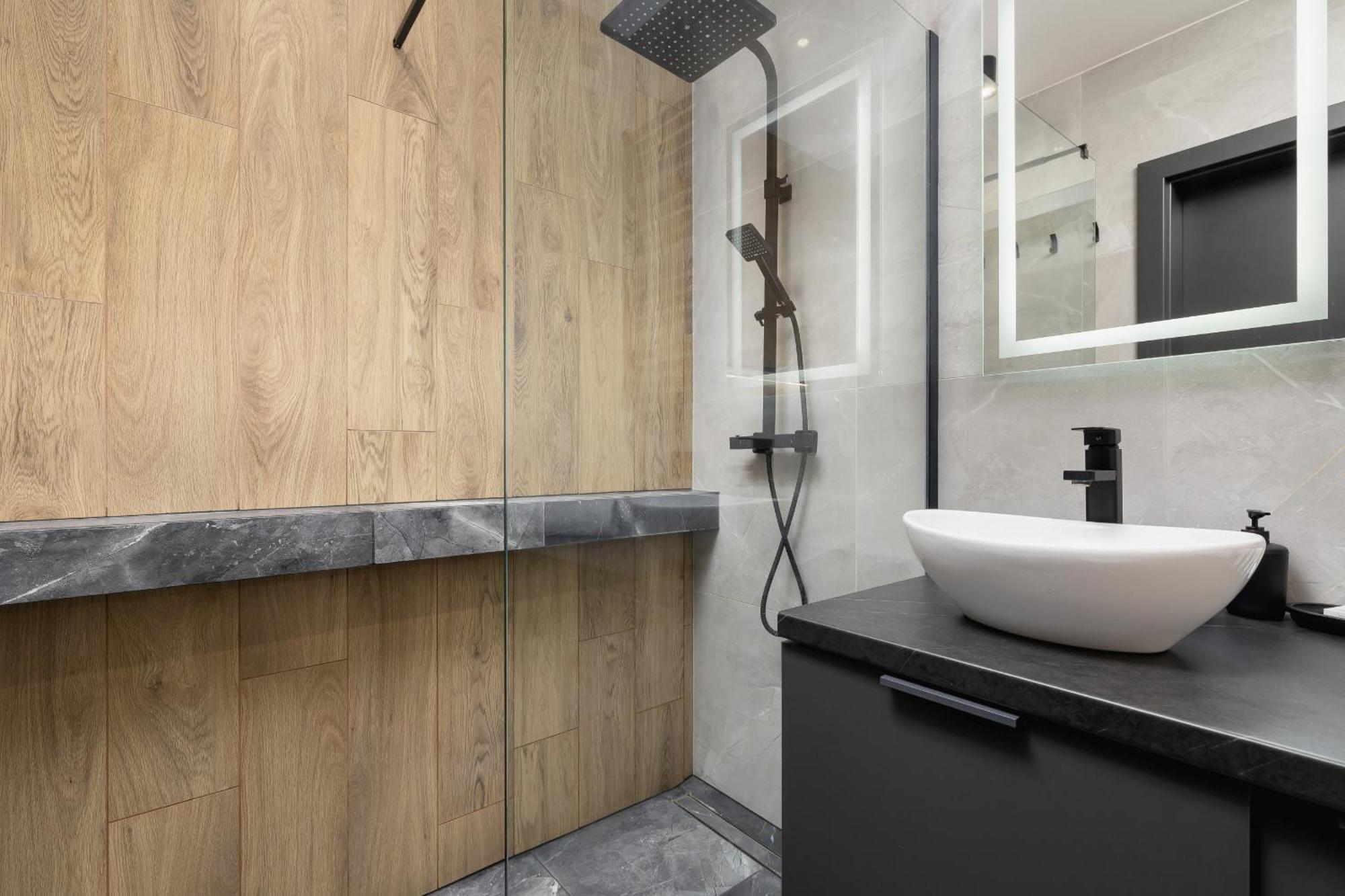 Elegant Apartment In Cracow With Balcony, Parking And Desk By Noclegi Renters Cracovie Extérieur photo