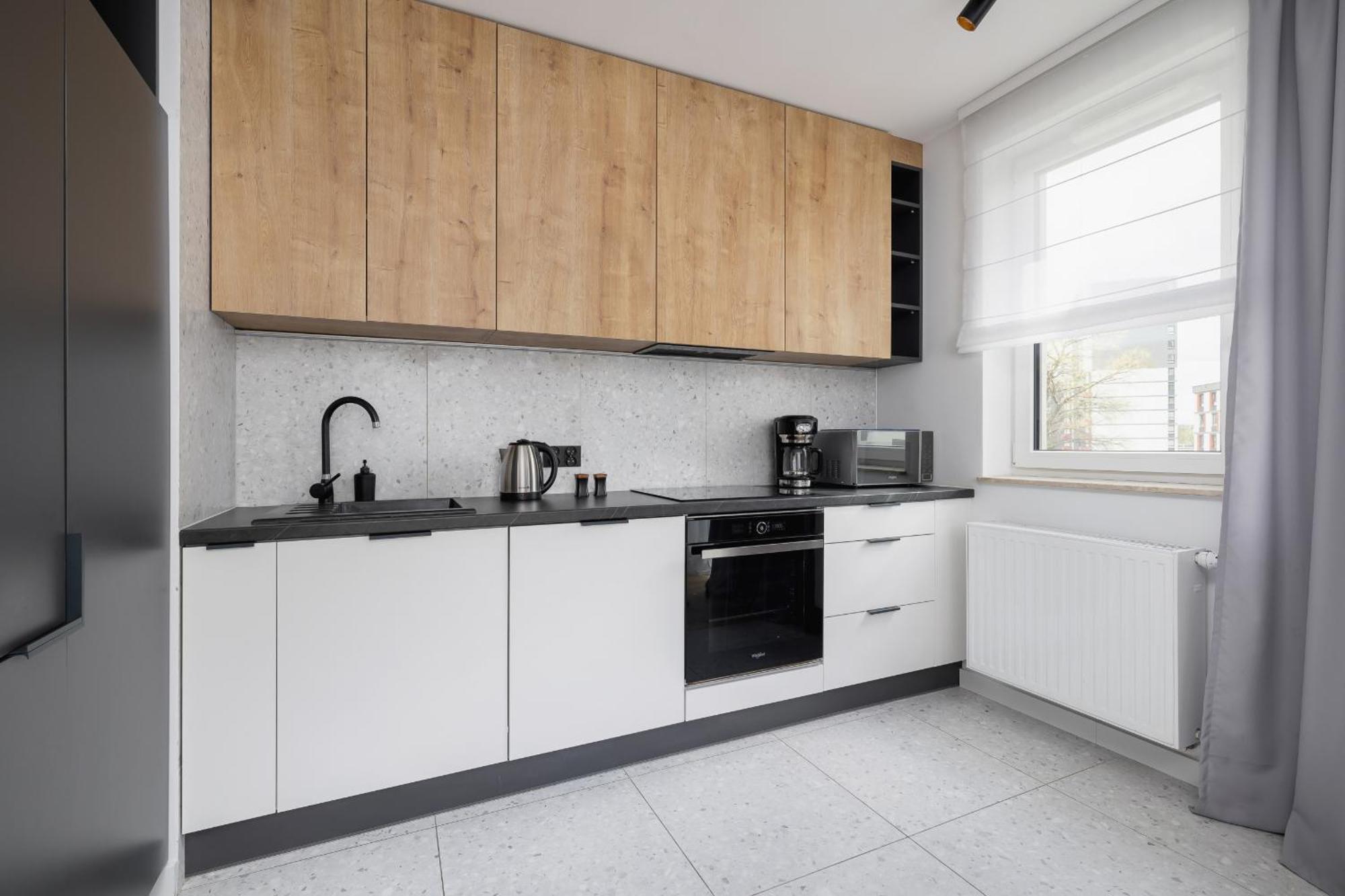 Elegant Apartment In Cracow With Balcony, Parking And Desk By Noclegi Renters Cracovie Extérieur photo
